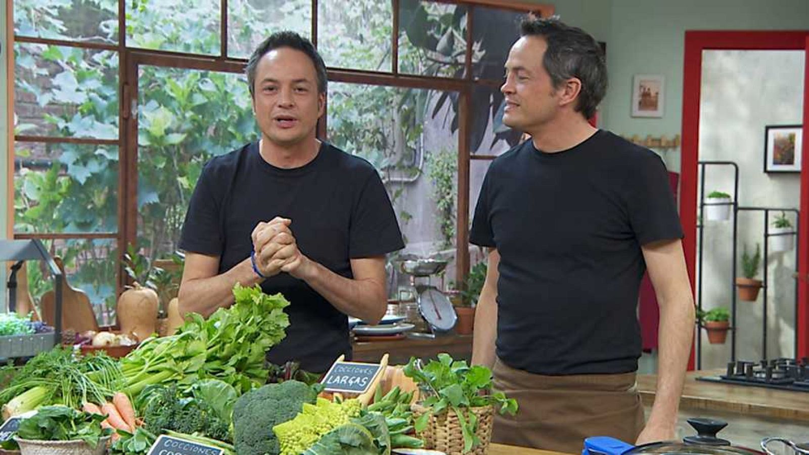 Torres en la cocina - Verduras en salsa y huevo con calamares - VER AHORA