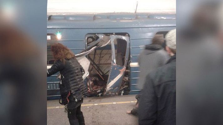 Telediario 1 - Caos en el metro de San Petersburgo tras una explosión que ha dejado al menos diez muertos