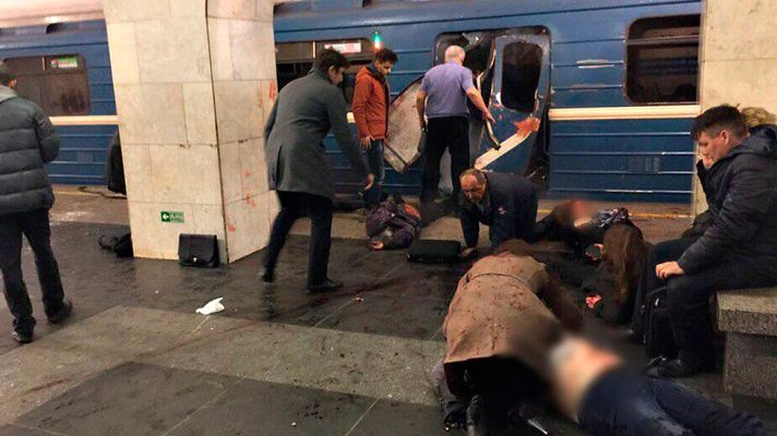 Telediario 1 - Una explosión en el metro de San Petersburgo mata a una decena de personas