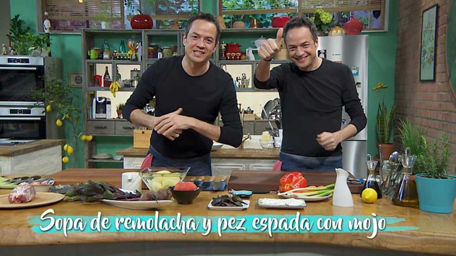 Torres en la cocina - Sopa de remolacha y pez espada con mojo - ver ahora