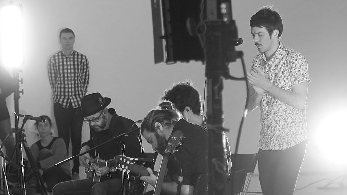 Suena Guernica - Suena Guernica - Vetusta Morla - Alto