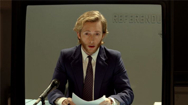 Cuéntame cómo pasó - El debut de Toni en el telediario