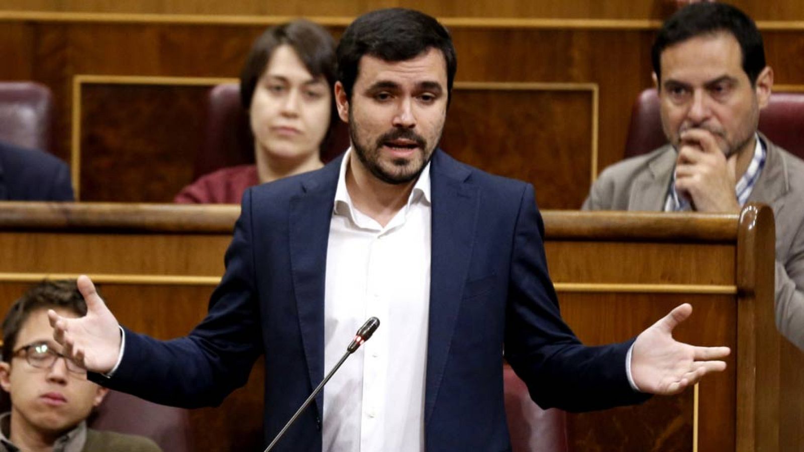 Garzón y Catalá se enzarzan por la sentencia de la tuitera Cassandra - Informativo 24h | Ver