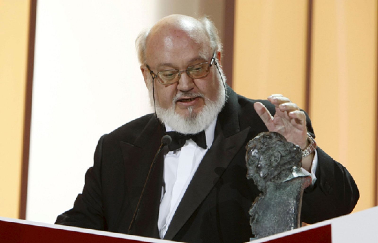 Cuerda se emociona al recordar a Rafael Azcona