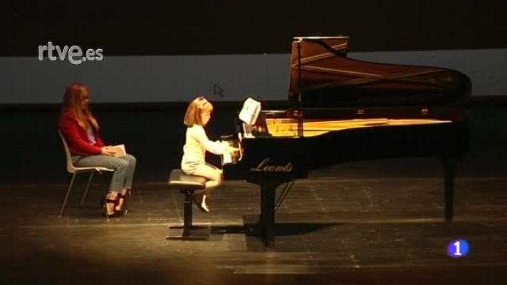  - Más de 500 jóvenes participan en un maratón de piano en Jaén