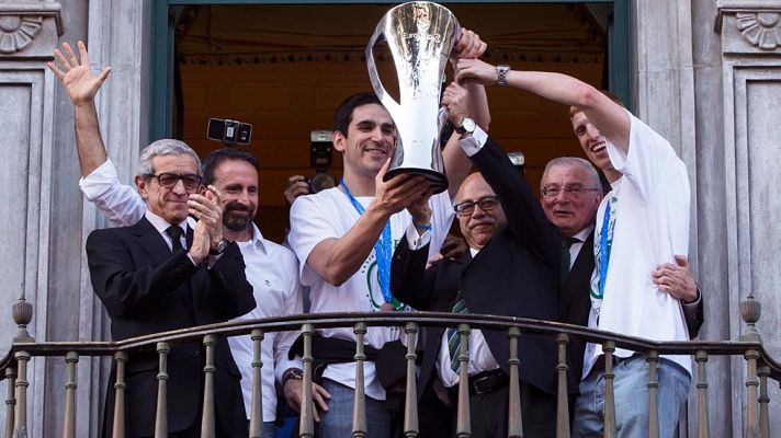 Telediario 1 - Málaga recibe a los "héroes" de Valencia