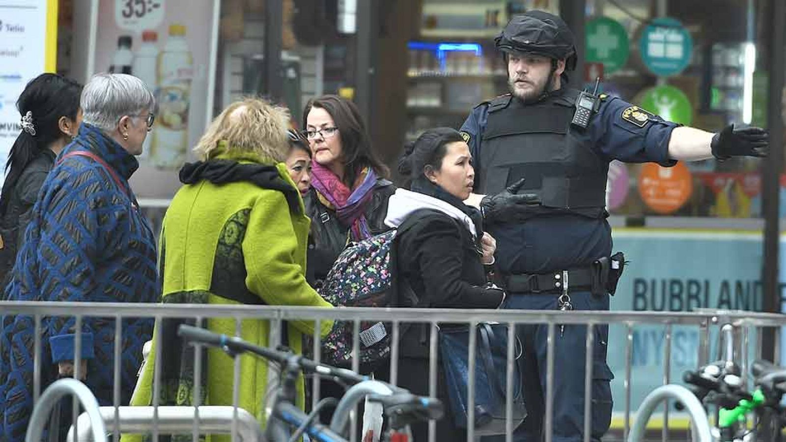 Testigos del atropello en Estocolmo: "Golpeó a la gente con una violencia brutal"