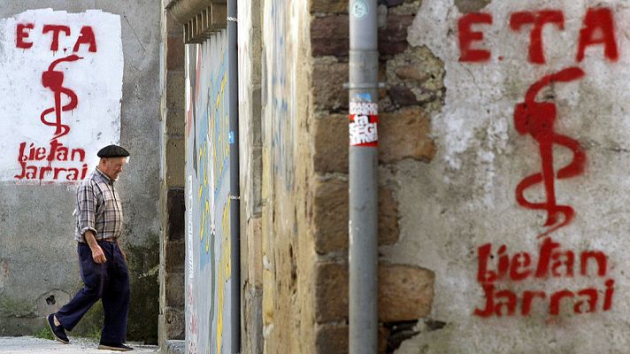 Telediario 1 - Las víctimas del terrorismo exigen un fin de ETA "sin cesiones" del Estado