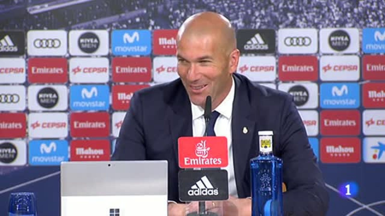 Zidane dice que su futuro depende de "alguien más" | Ver