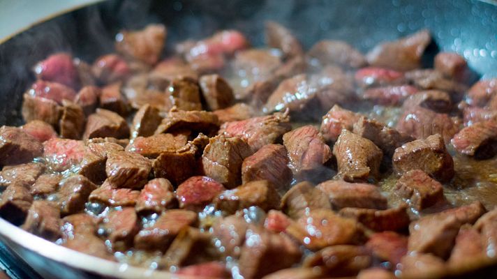 Telediario 1 - Condenan a una familia por malos olores