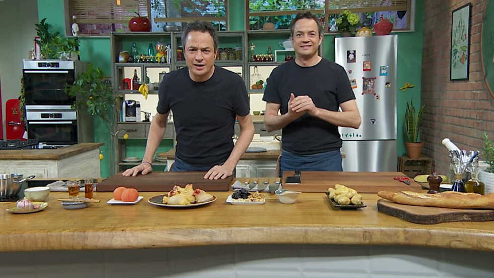 Torres en la cocina - Ajoblanco y pollo con frutos secos - ver ahora