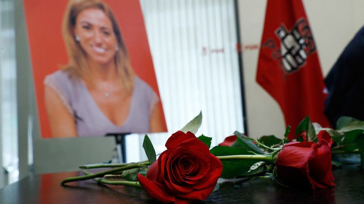 Telediario 1 - Amigos y compañeros despiden a Carme Chacón en Ferraz