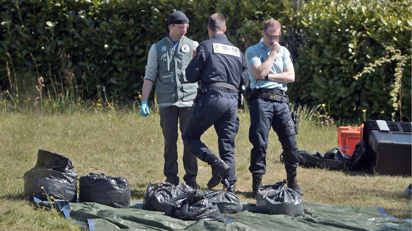 El juez Velasco reclama a Francia que la Guardia Civil acceda al arsenal entregado por ETA