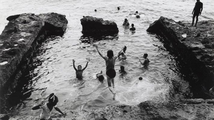 Telediario 1 - Una muestra solidaria con los refugiados reúne a 84 grandes fotógrafos