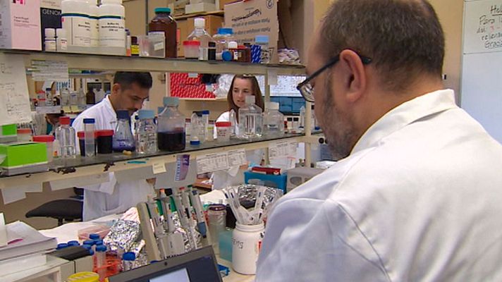 Telediario 1 - Cinco detenidos por presuntamente vender un medicamento falso para curar el cáncer