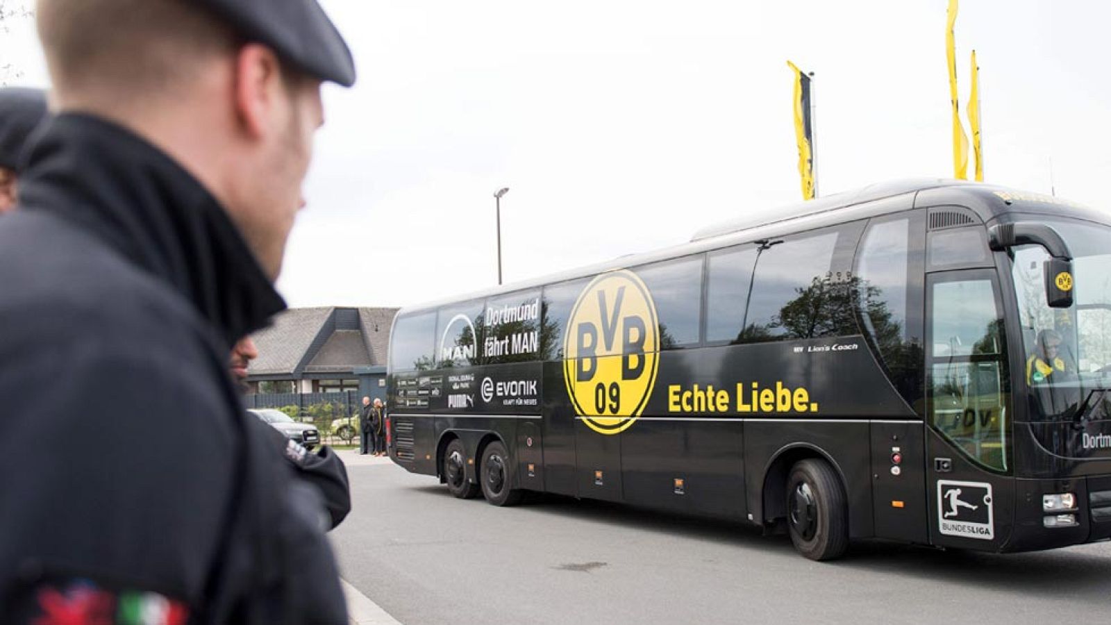 La Fiscalía alemana considera el ataque al Dortmund un atentado terrorista - Informativo 24h | Ver