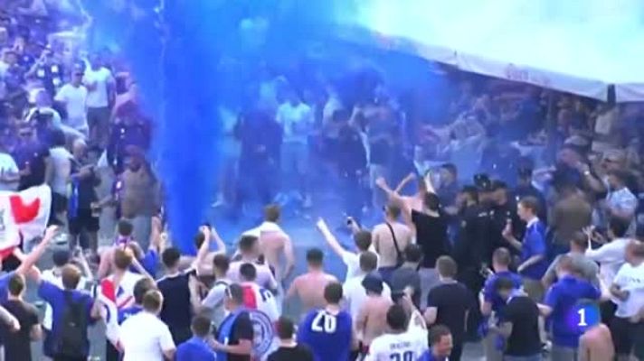 Telediario 1 - Dos hinchas más del Leicester son detenidos por altercados