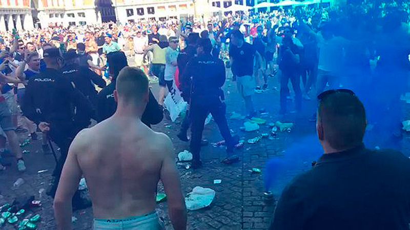 Cuatro meses de cárcel para los 8 seguidores del Leicester detenidos en la Plaza Mayor