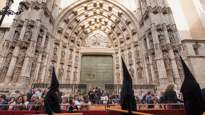 Telediario 1 - Normalidad y masiva afluencia en la Semana Santa sevillana