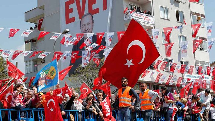 Telediario 1 - Turquía se prepara para el referéndum constitucional