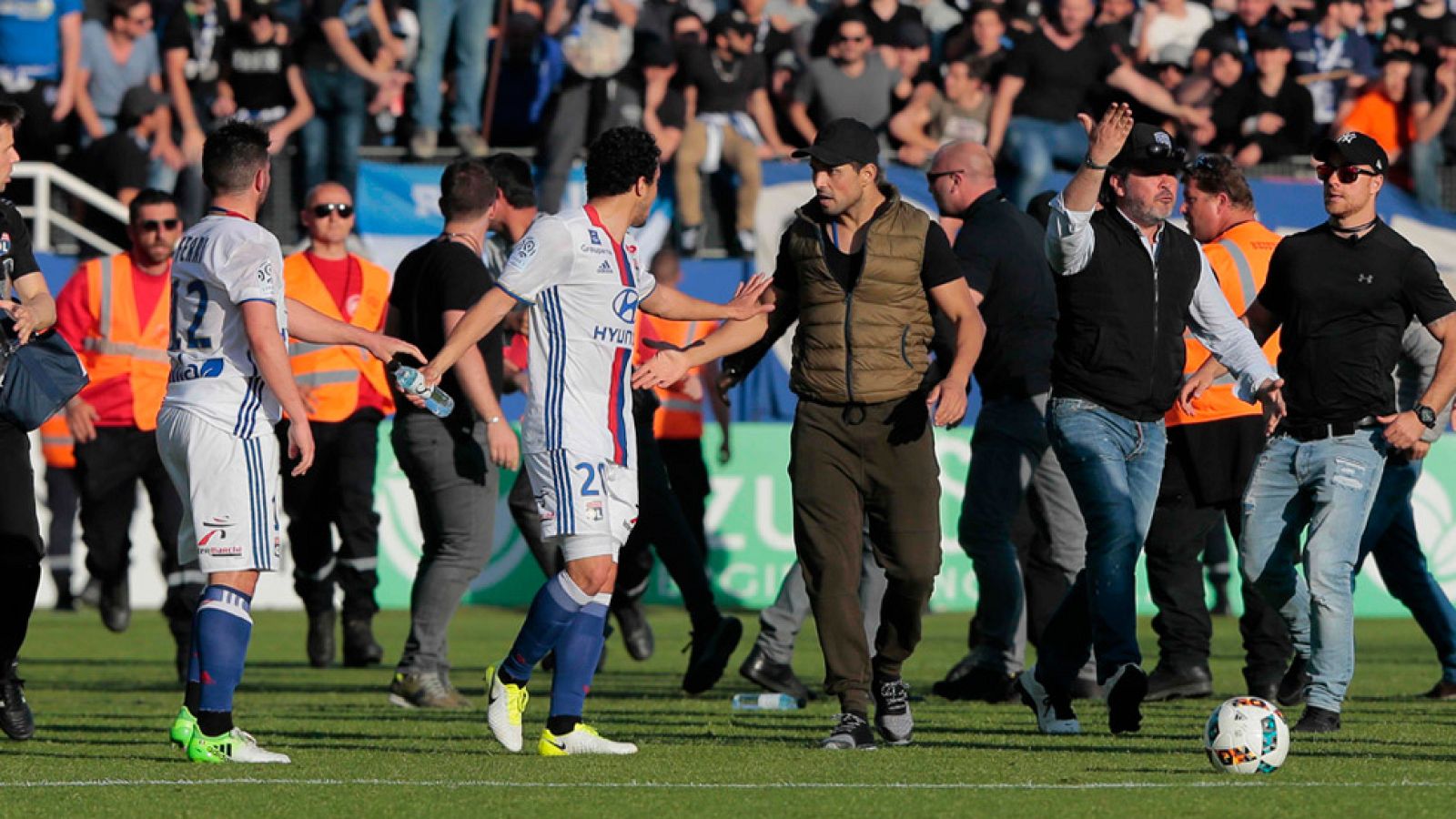 Suspenden el Bastia-Lyon por violencia ultra