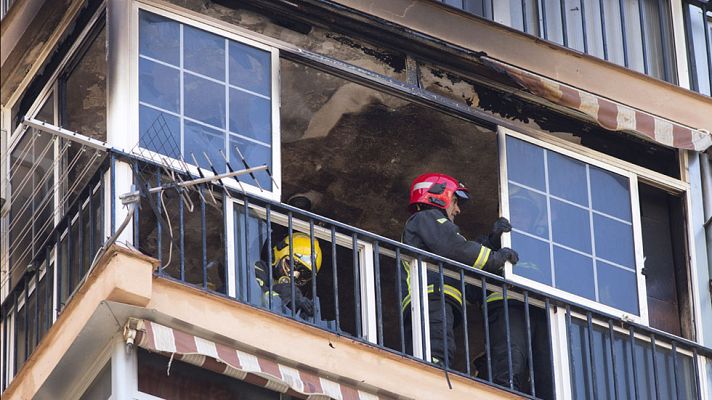 Telediario 1 - Un muerto en Málaga en el incendio de su vivienda en la barriada de Ciudad Jardín