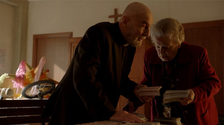 Cuéntame cómo pasó - El padre y Herminia ganan la primitiva