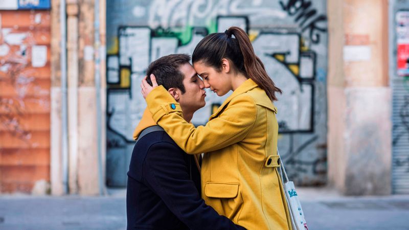 Así se hizo 'Amar', el 'making of' de la película sobre el amor adolescente arrollador de Esteban Crespo | Ver