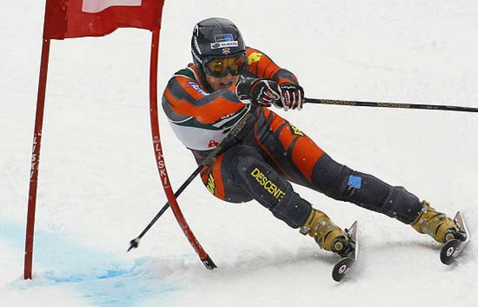 La esquiadora granadina María José Rienda continúa recuperándose de la lesión de ligamento cruzado que se produjo en Aspen. De seguir así, podría subirse a los esquíes en junio.