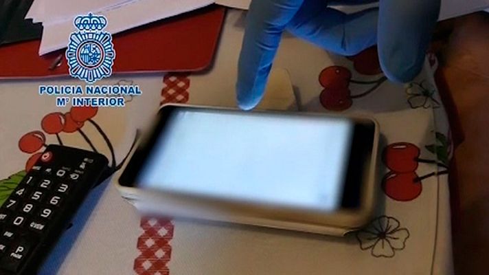 Telediario 1 - La Policía desmantela la mayor red europea de distribución de material pedófilo por Whatsapp