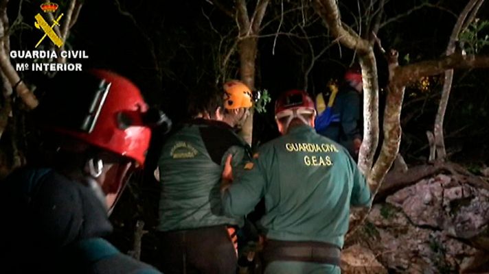 Telediario 1 - Rescatan al espeleólogo atrapado desde el sábado en una cueva de Manacor