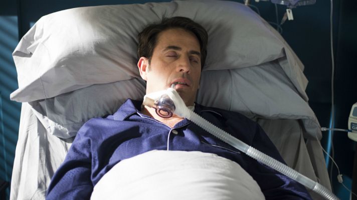 iFamily - Kike se entera de que su hermano ha caído en coma