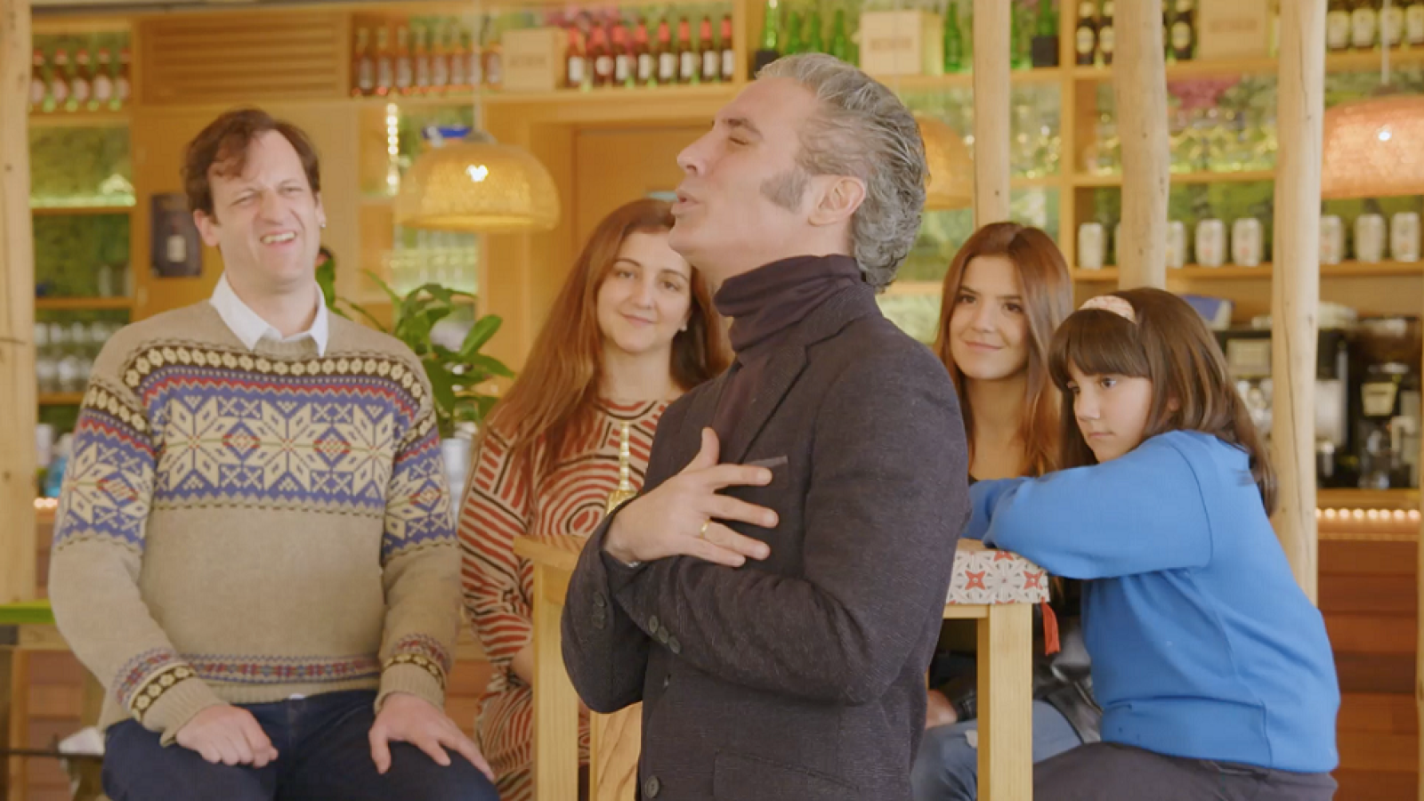 Pitingo sorprende a la tia de Dulce en su cita a ciegas - El árbol de los deseos | Ver