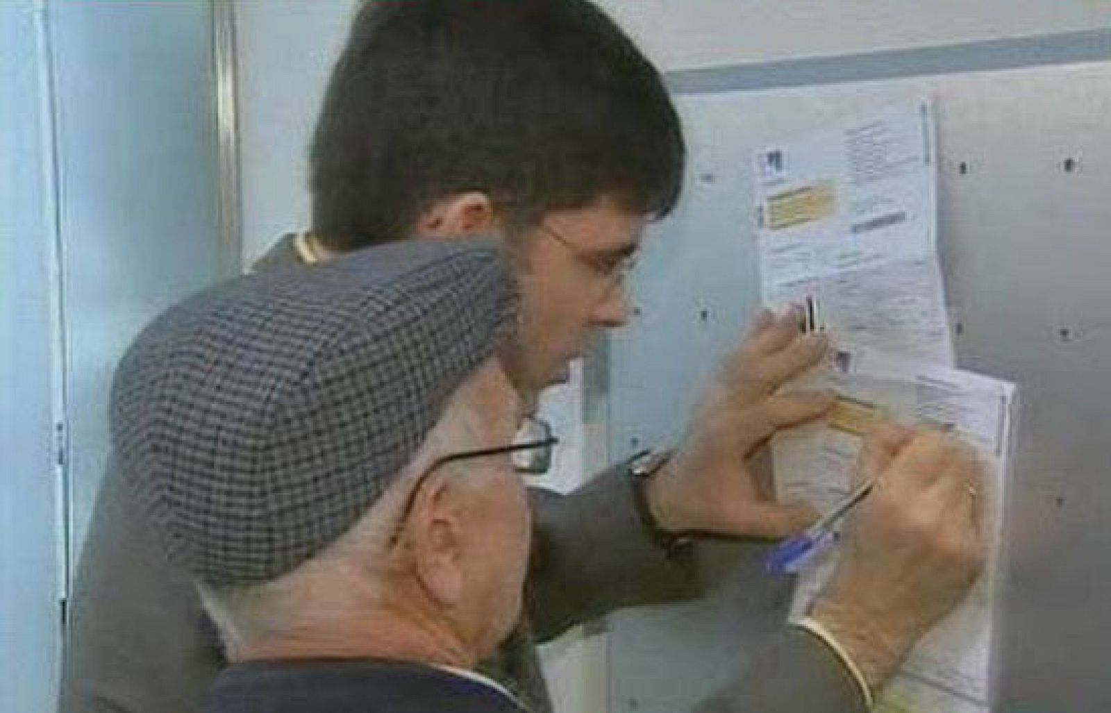 Desde que las compañías eléctricas han empezado a cobrar mensualmente los recibos las quejas se acumulan | Ver