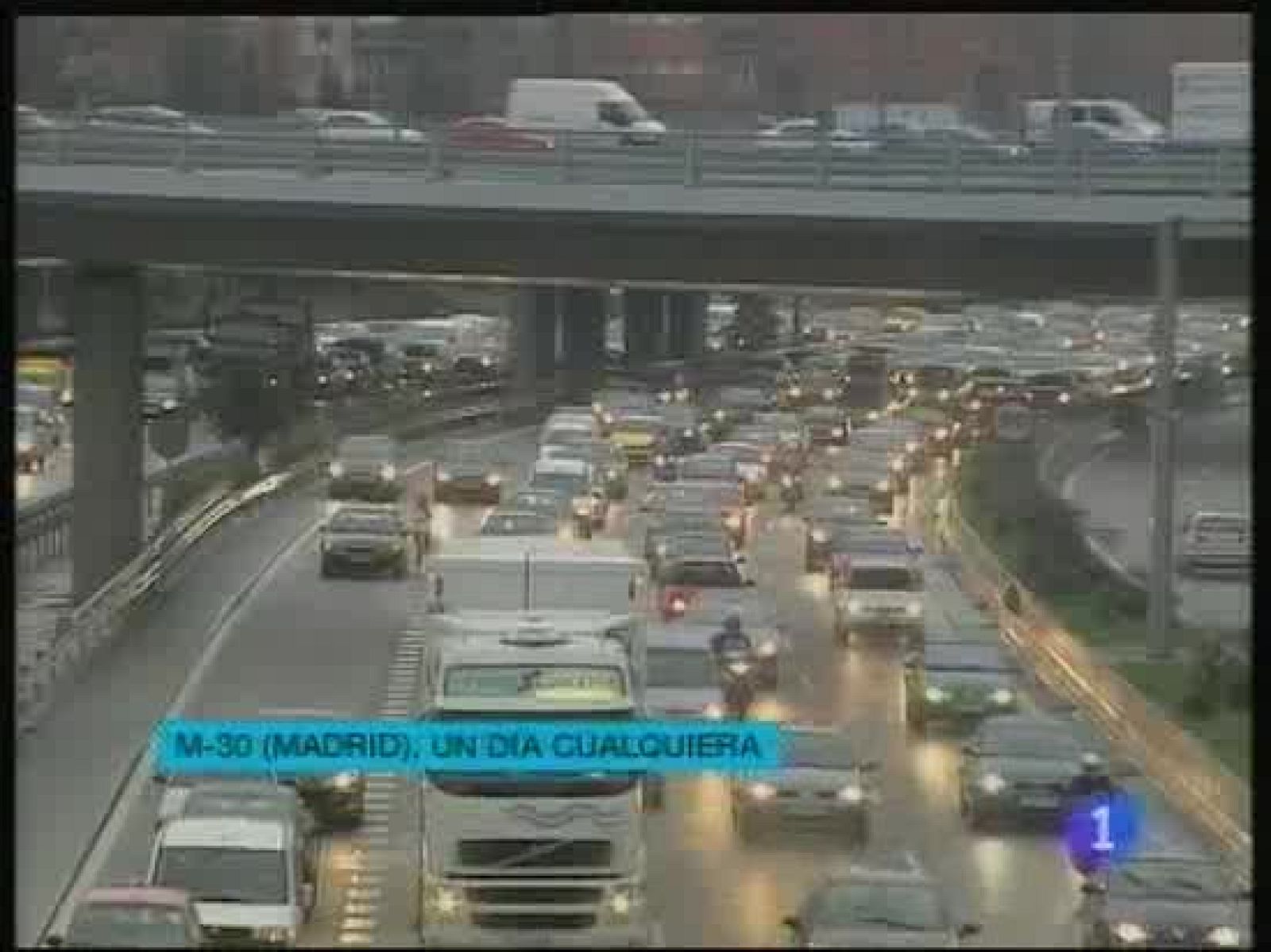 Un día cualquiera, casi un millón de personas sufren los atascos para entrar o salir de Madrid | Ver