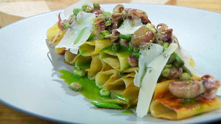 RTVE Cocina - Macarrones crujientes con sepietas