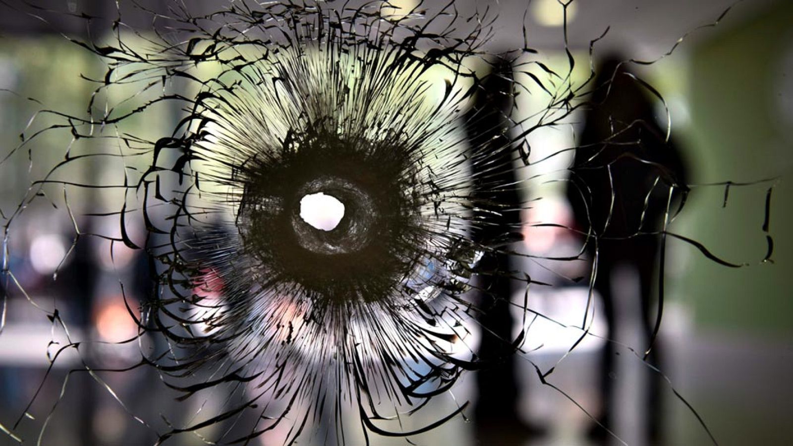 El agresor de París sería Karim Cheurfi, de 39 años, que ya había atentado contra la policía