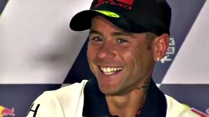 Telediario 1 - Piden matrimonio a Álvaro Bautista en plena rueda de prensa