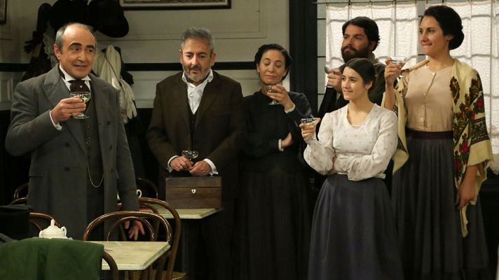 Acacias 38 - Acacias 38 - Los vecinos de Acacias gastan una broma a Serva