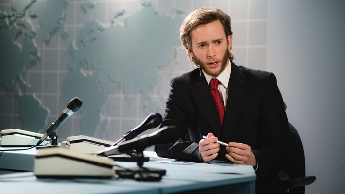 Cuéntame cómo pasó - Toni entrevista a Margaret Thatcher