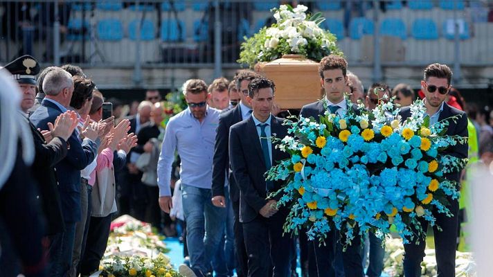 Telediario 1 - Más de 5.000 personas dieron el último adiós al ciclista italiano Scarponi