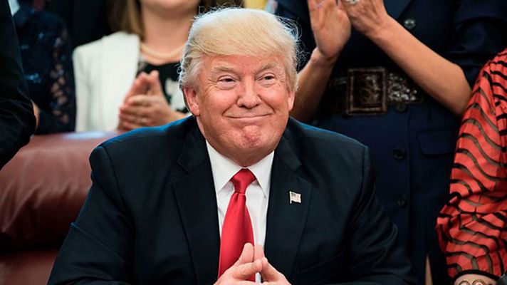  - Donald Trump trata de buscar apoyos para sacar adelante la importante rebaja fiscal anunciada ayer