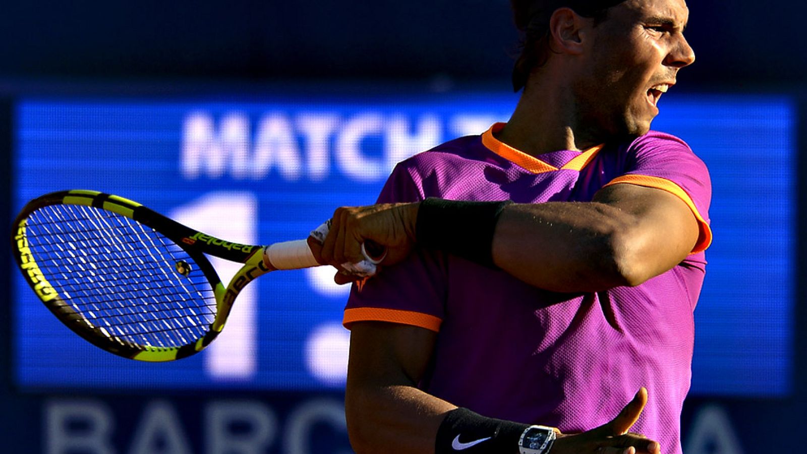 El español Rafael Nadal, vigente campeón del Barcelona Open Banc Sabadell-Trofeo Conde de Godó, se clasificó, por décima vez, para la final del torneo, tras vencer este sábado al argentino Horacio Zeballos por 6-3 y 6-4 en una hora y treinta y cuatro