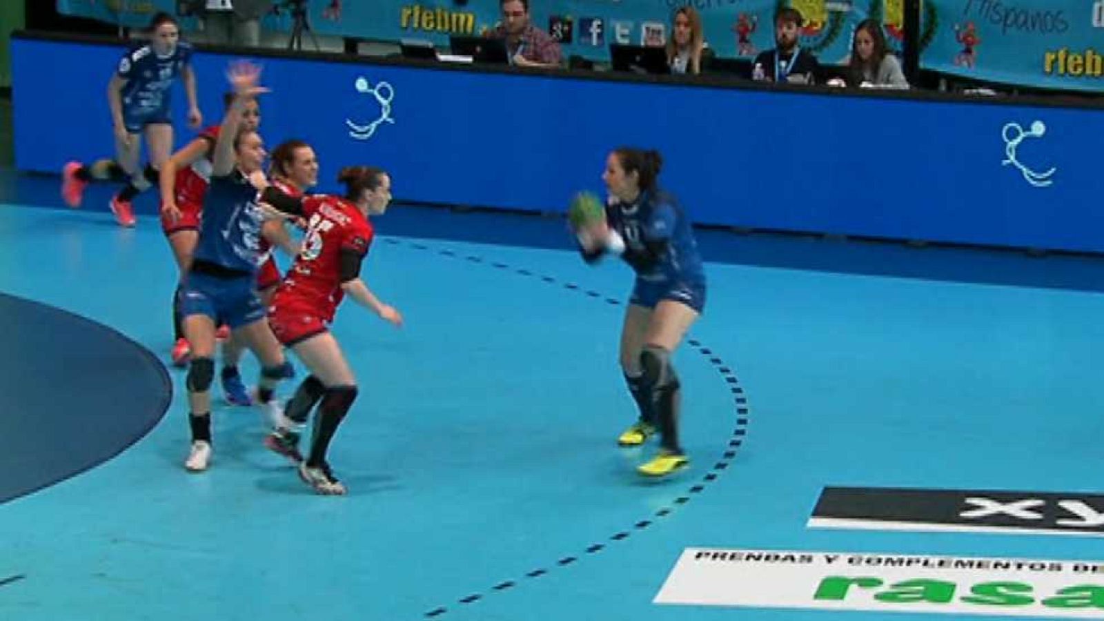 Balonmano - Copa S.M. la Reina 2ª Semifinal: B.M. Bera Bera - Atl. Guardés - ver ahora