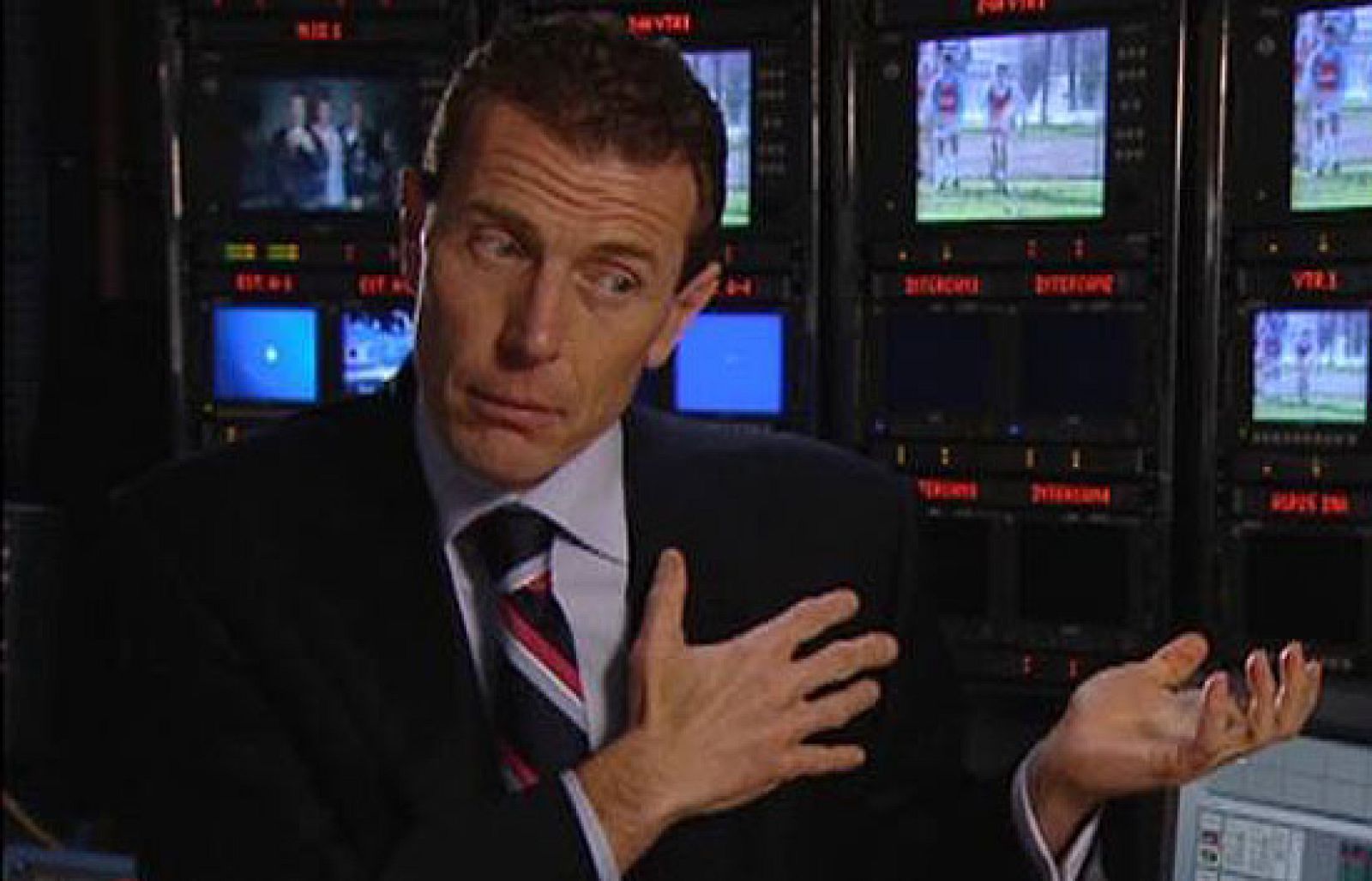 El ex jugador y ex directivo del Real Madrid, Emilio Butragueño, ha alabado al actual capitán madridista, Raúl González. "Raúl es un claro ejemplo de lo que significa el Real Madrid", ha sido como le ha calificado el 'Buitre'.