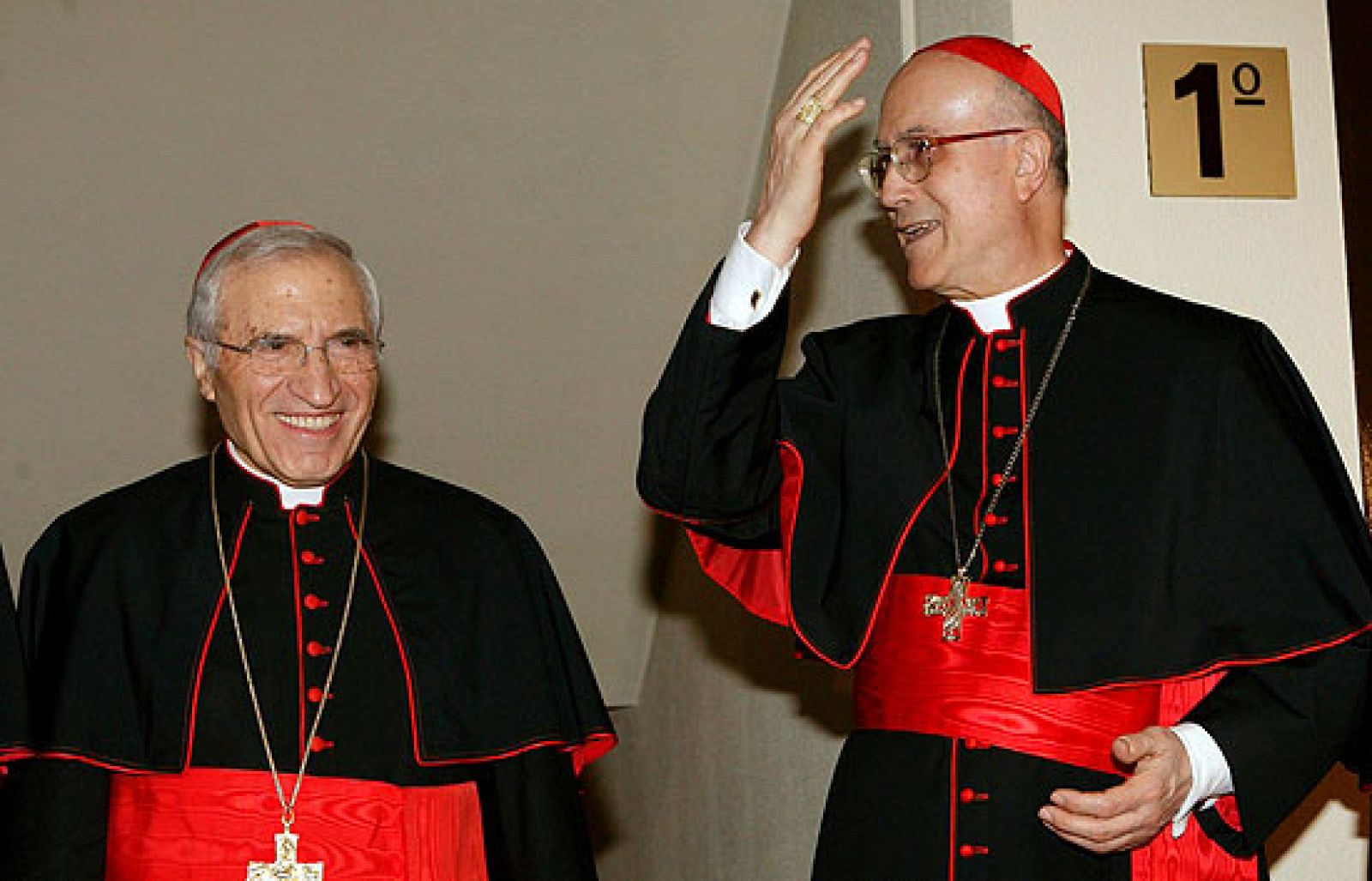 Bertone arremete contra el aborto | Ver