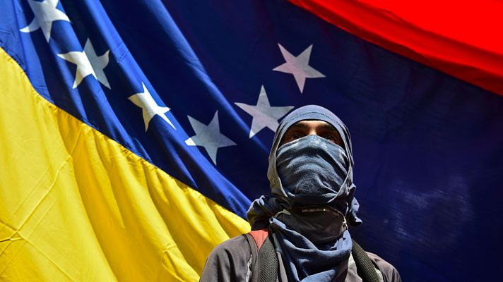 Telediario 1 - Las protestas antichavistas se prolongan en Venezuela y se suceden los choques con la policía del régimen de Maduro