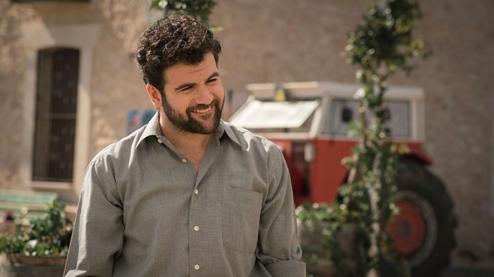 Cuéntame cómo pasó - Venancio le propone a Paquita un reencuentro en el pajar