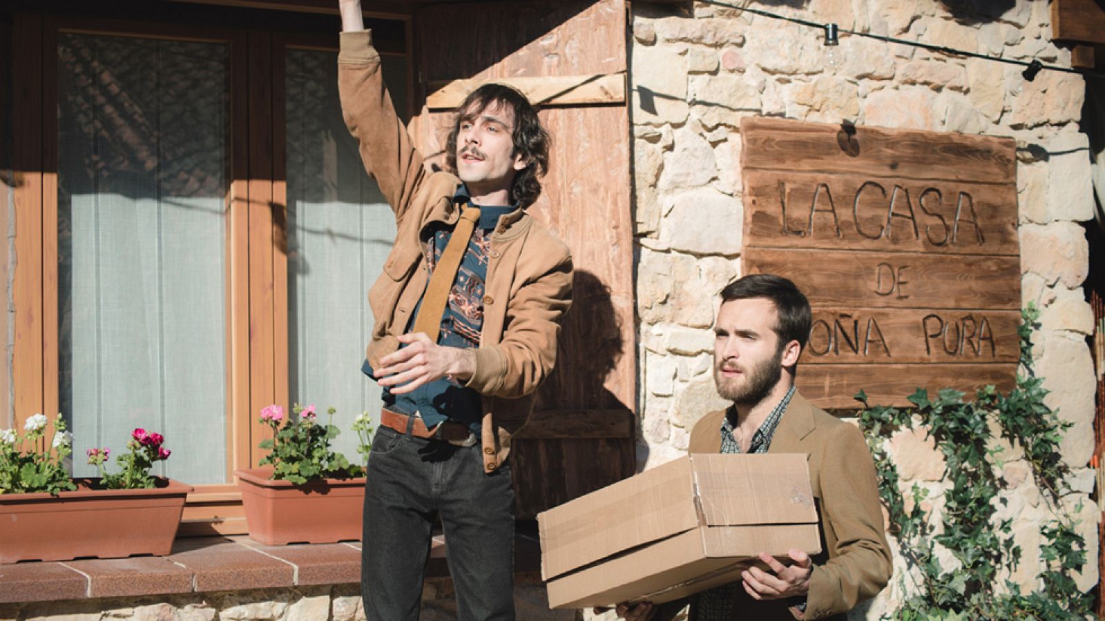 Antonio y Mercedes dan su visto bueno al hotel de Carlos