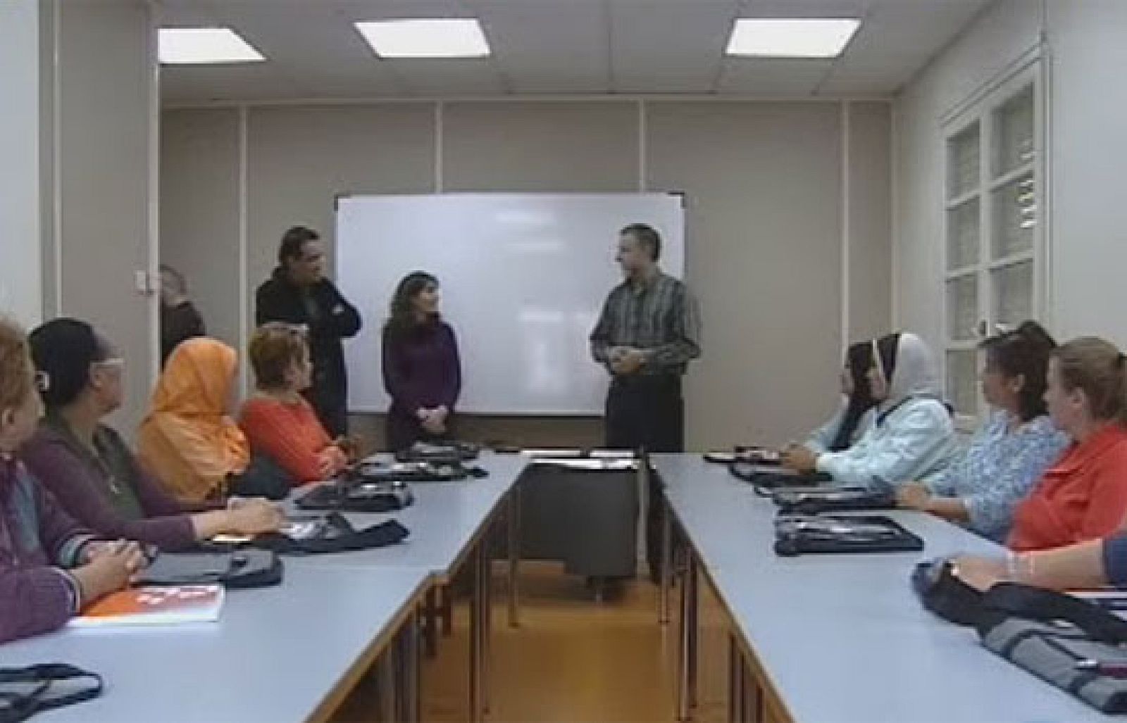 Con el aumento del paro mujeres que antes no se habían planteado la posibilidad de trabajar buscan ahora un empleo | Ver